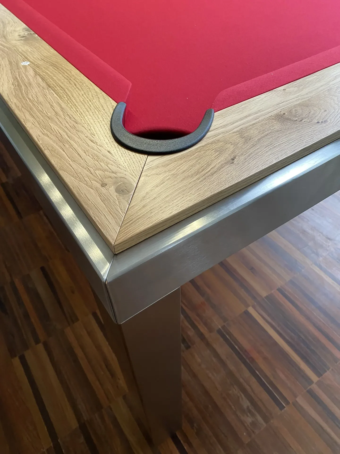 Fusiontables biliárd- és étkezőasztal nappaliban