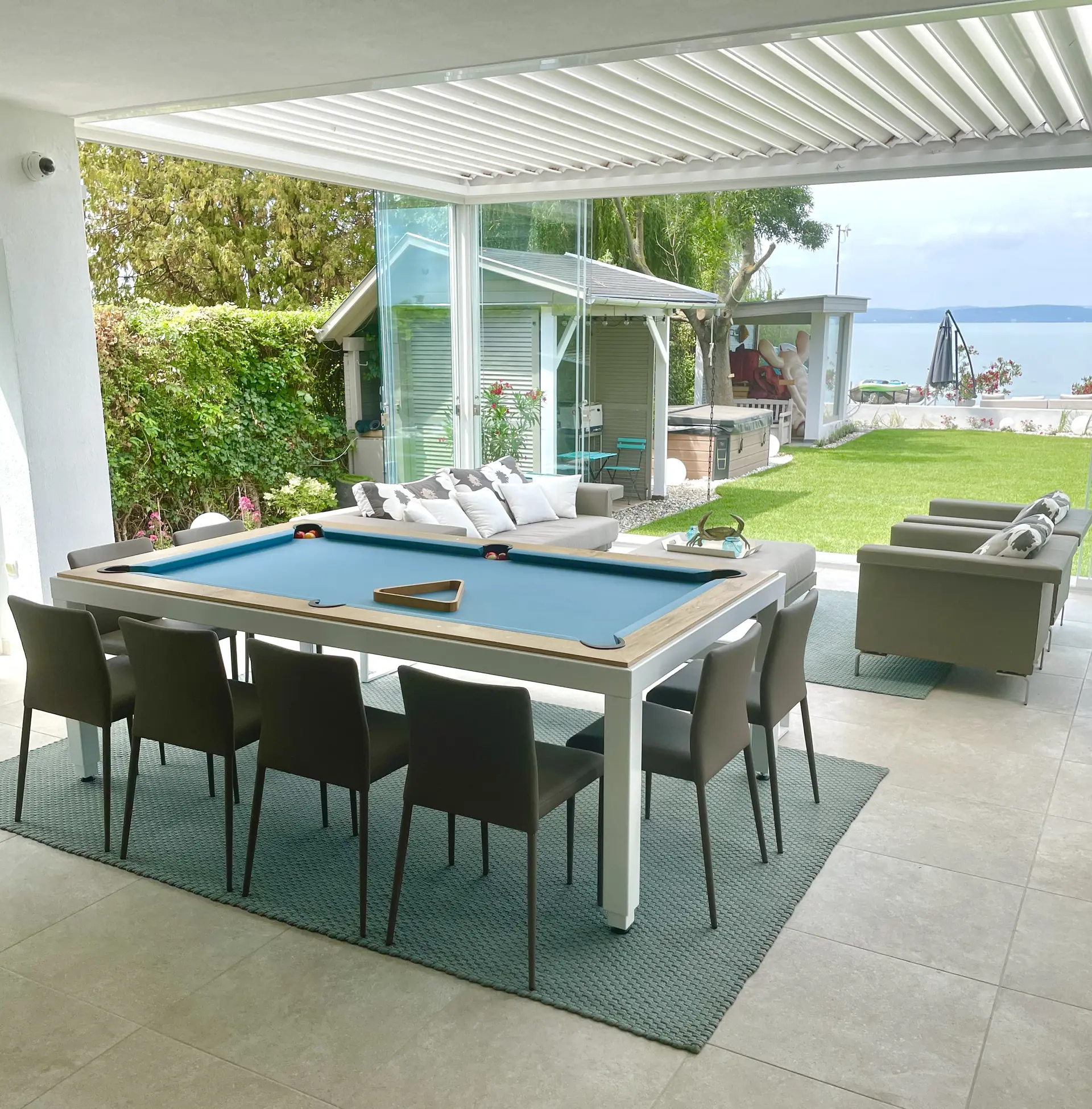 Fusiontables biliárd- és étkezőasztal pergola teraszon